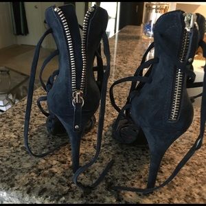 Beautiful strapping sandal perfect for summer